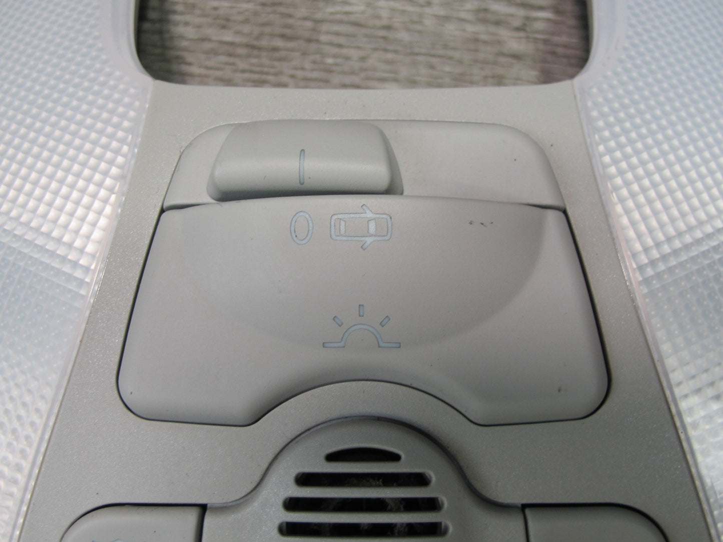 05-12 Mercedes R230 Interior Overhead Dome Reading Light 2308201501 OEM