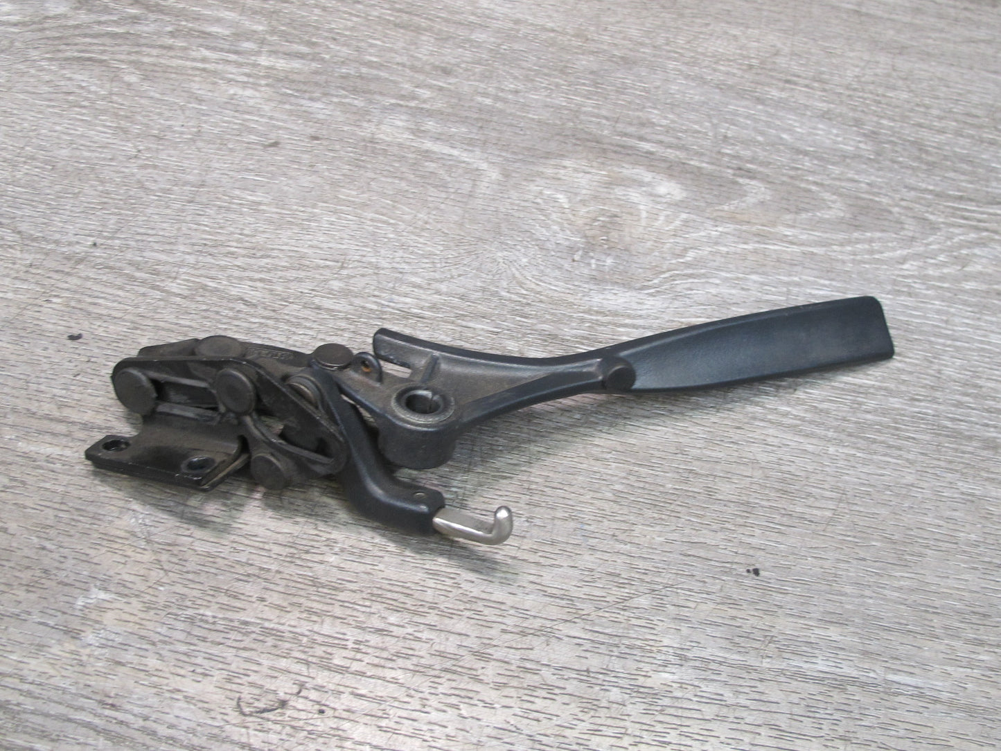 96-02 BMW E36/7 Z3 Convertible TOP Roof Right Lock Latch OEM