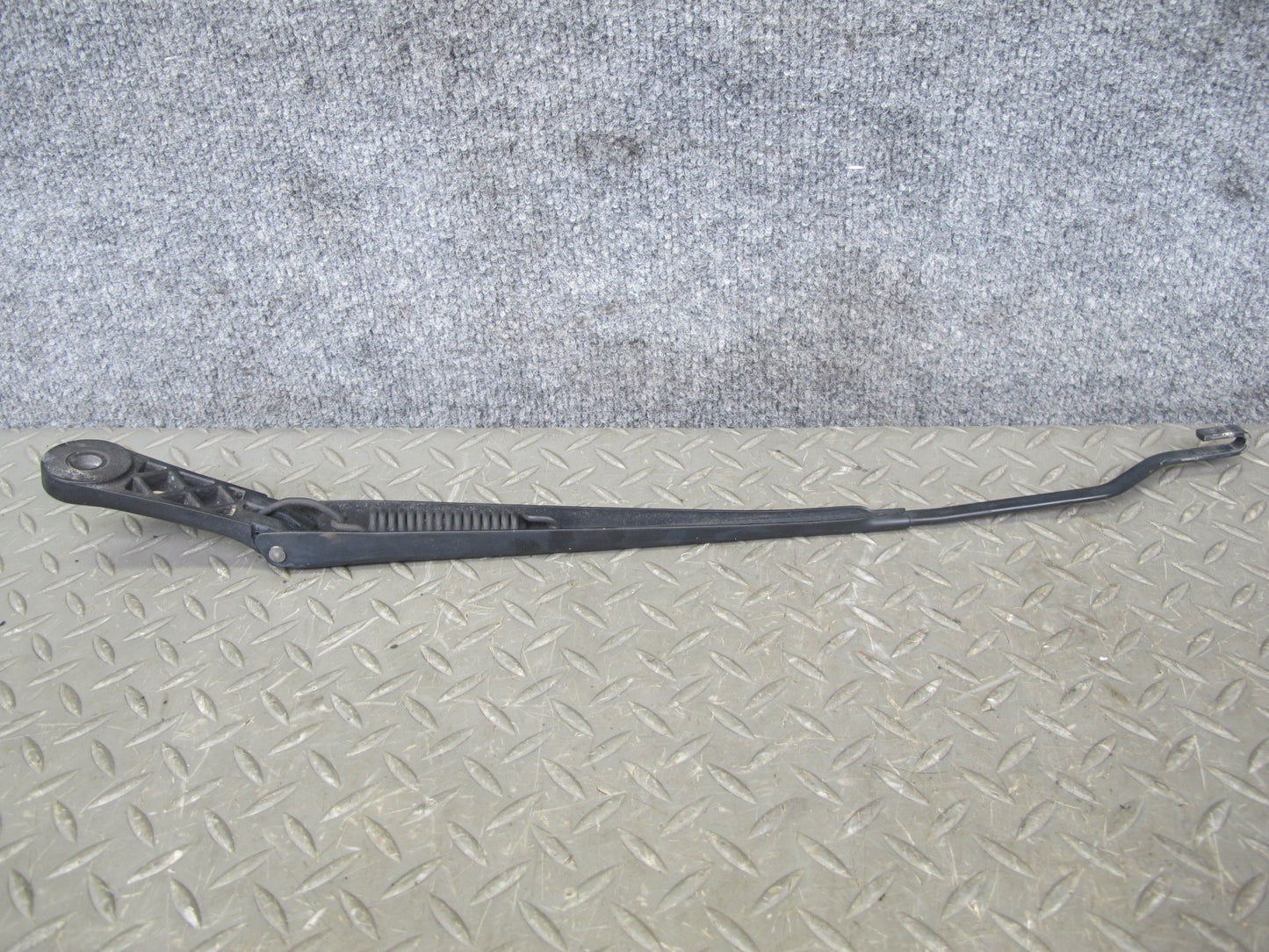 90-96 Nissan Z32 300ZX 2+2 Set of 2 Front Windshield Left & Right Wiper Arm OEM