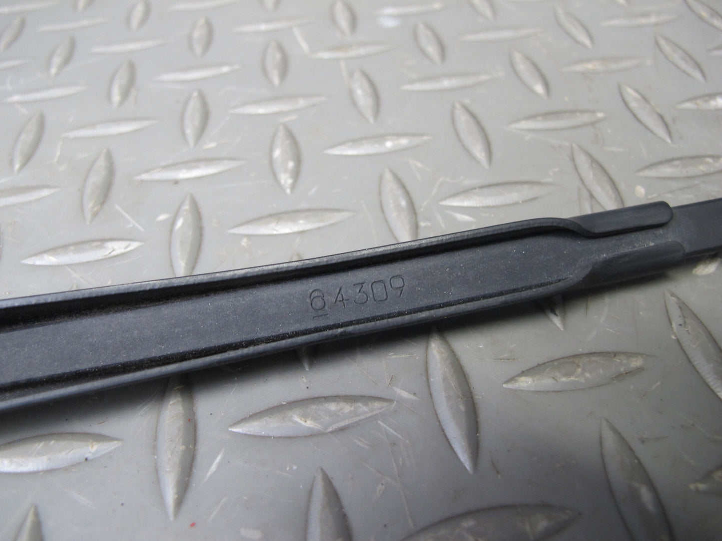 90-96 Nissan Z32 300ZX 2+2 Set of 2 Front Windshield Left & Right Wiper Arm OEM