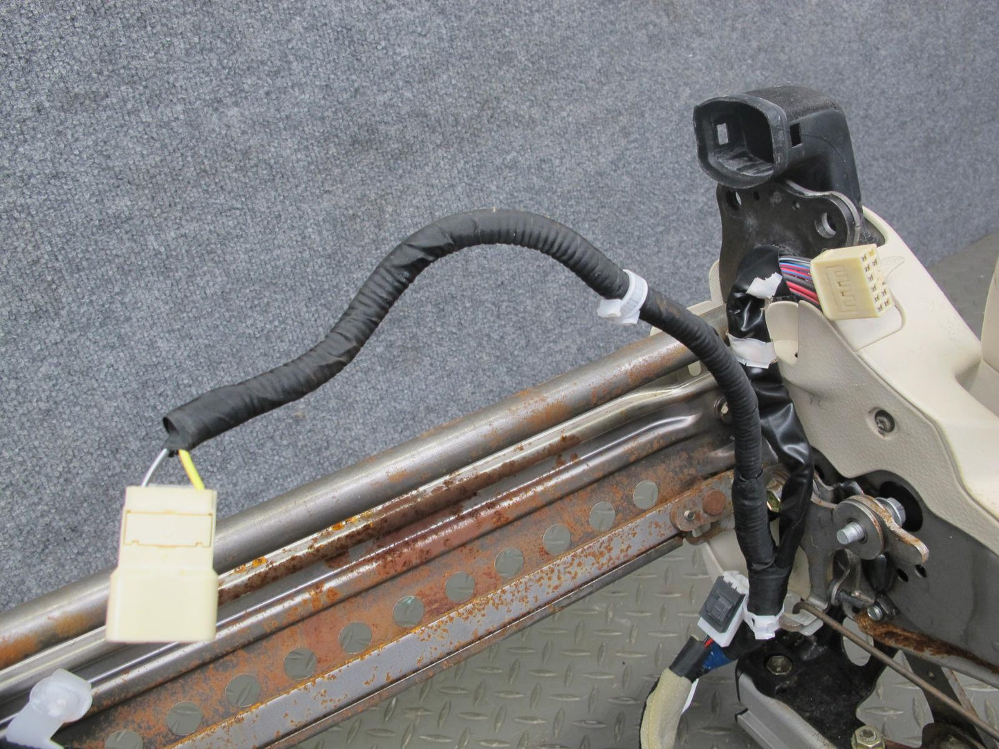 01-06 Lexus UCF30L LS430 Front Right Side Seat Track Rail Frame W/ Motor OEM