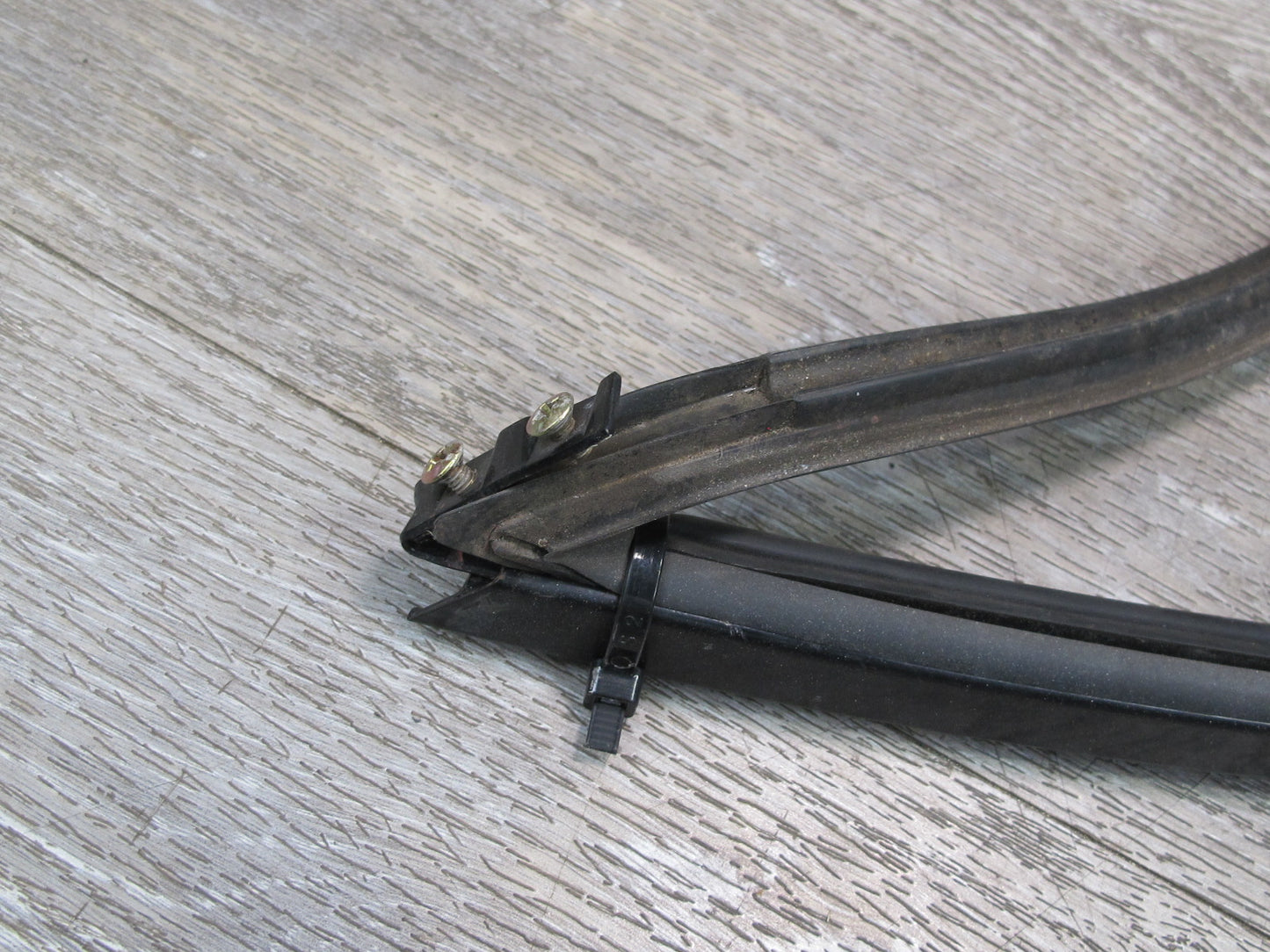 88-91 Mazda RX7 FC3S Convertible Right Door Vent Window Guide Seal Set OEM