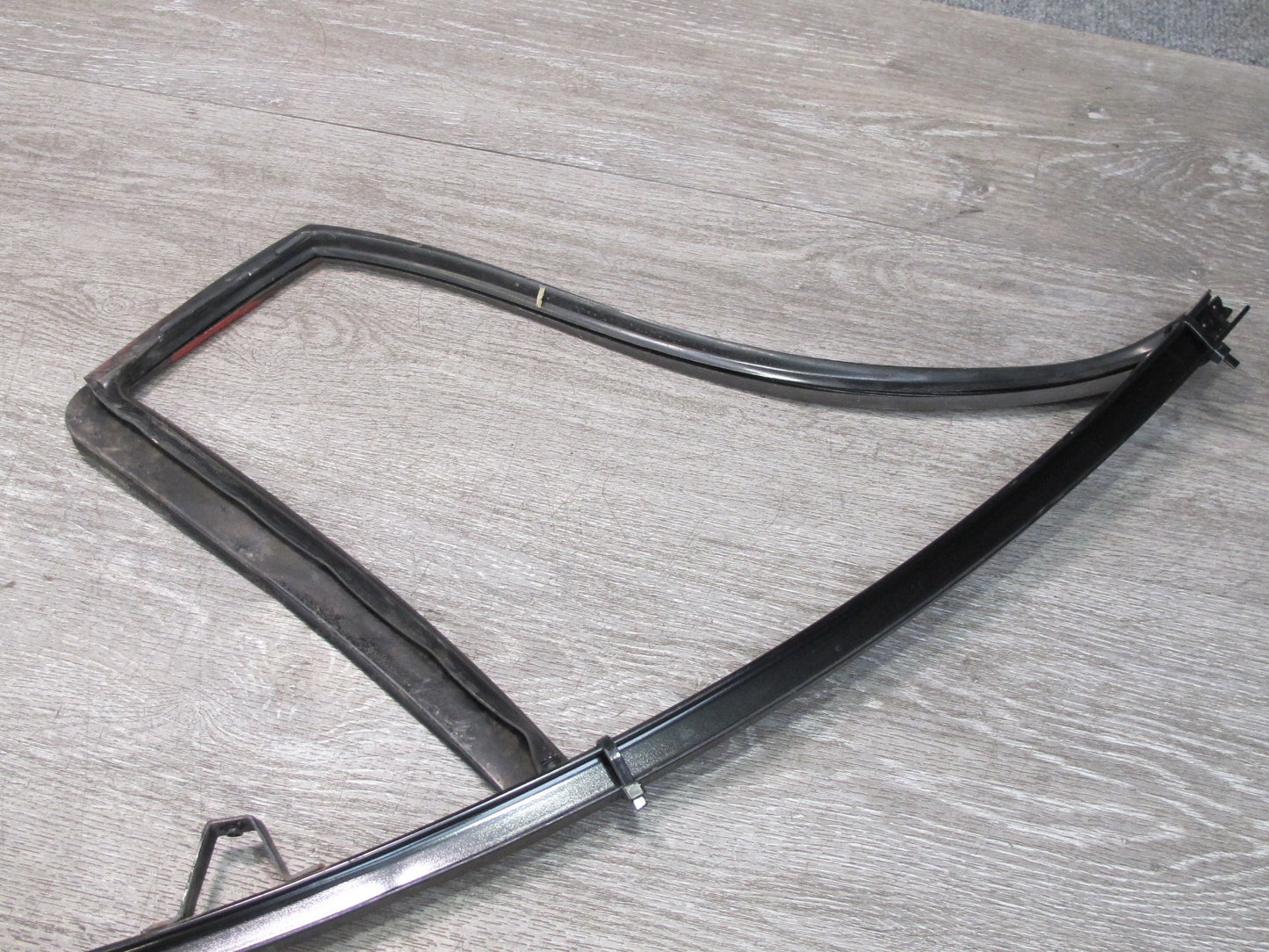 88-91 Mazda RX7 FC3S Convertible Right Door Vent Window Guide Seal Set OEM
