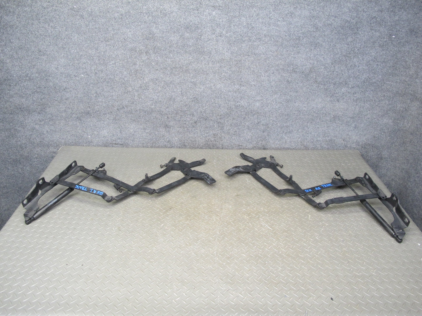 07-12 Mercedes R230 Sl-class Rear Trunk Lid Left & Right Hinge w Support Set OEM