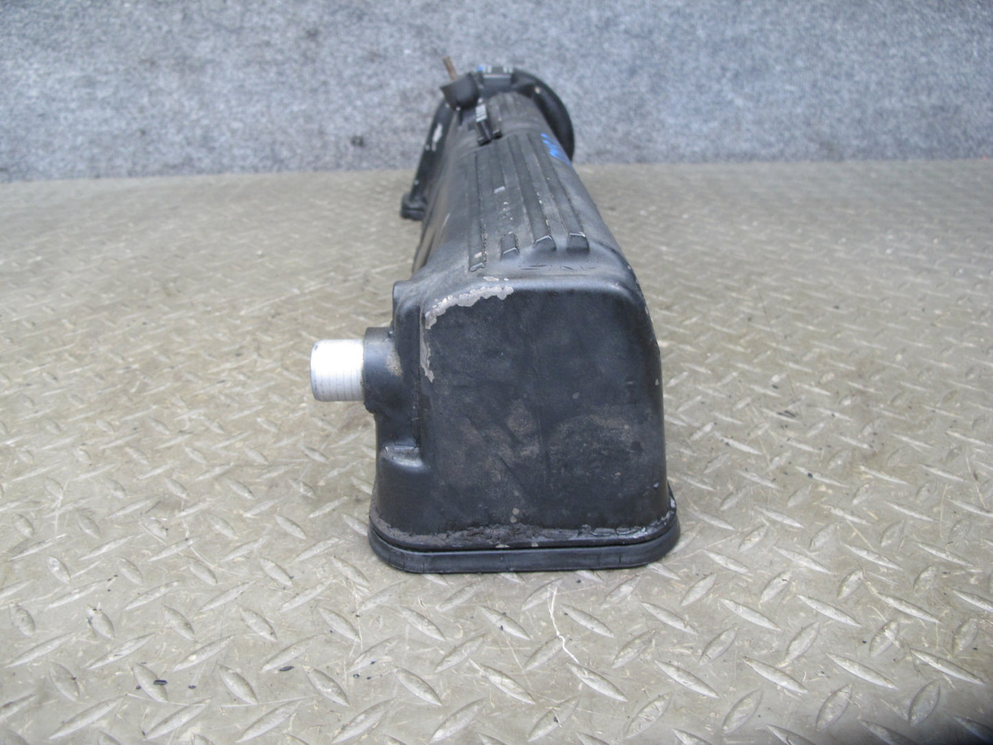 86-91 Mercedes W126 560SEC 560SEL Right Cylinder Head Valve Cover OEM
