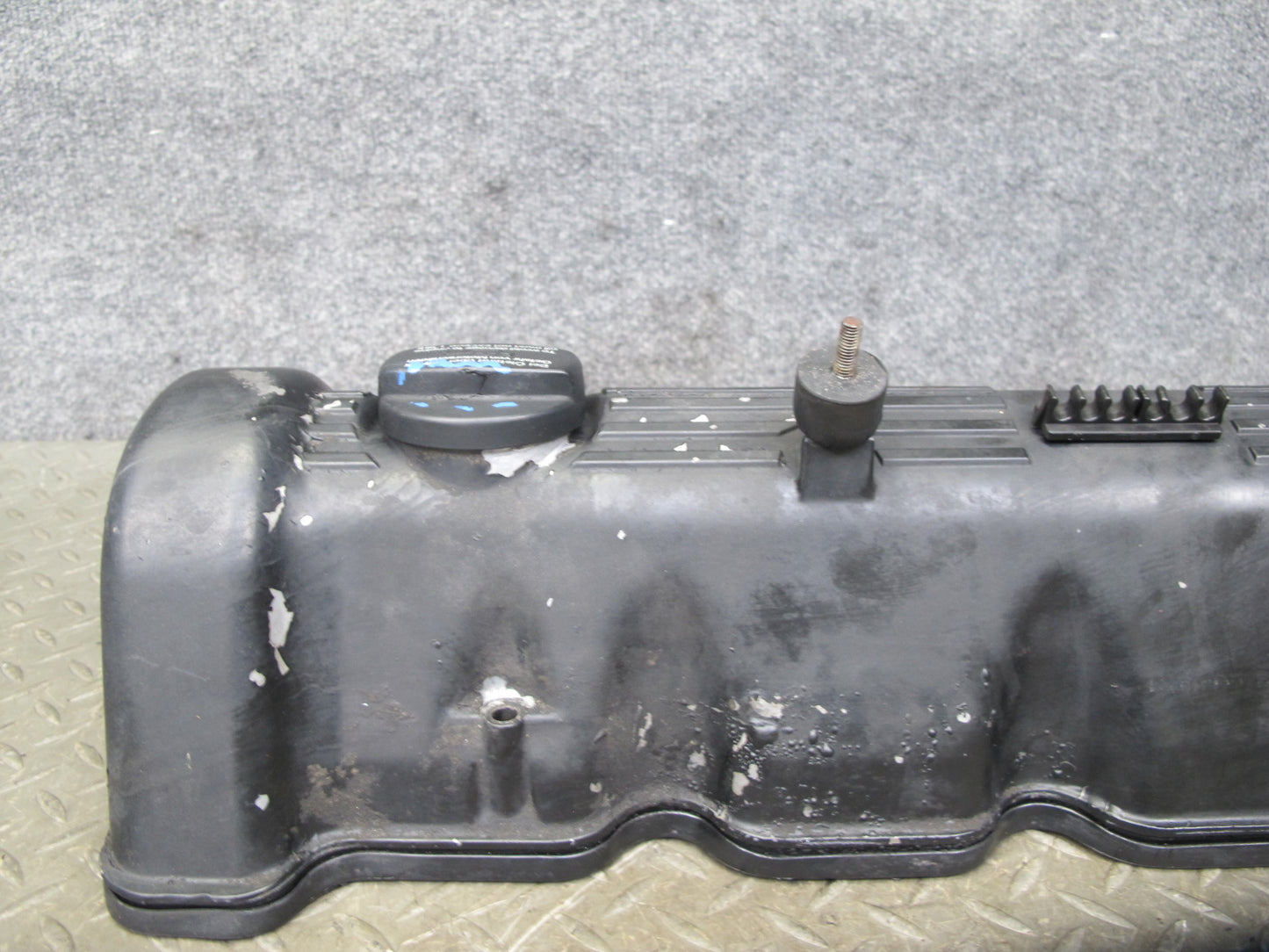 86-91 Mercedes W126 560SEC 560SEL Right Cylinder Head Valve Cover OEM