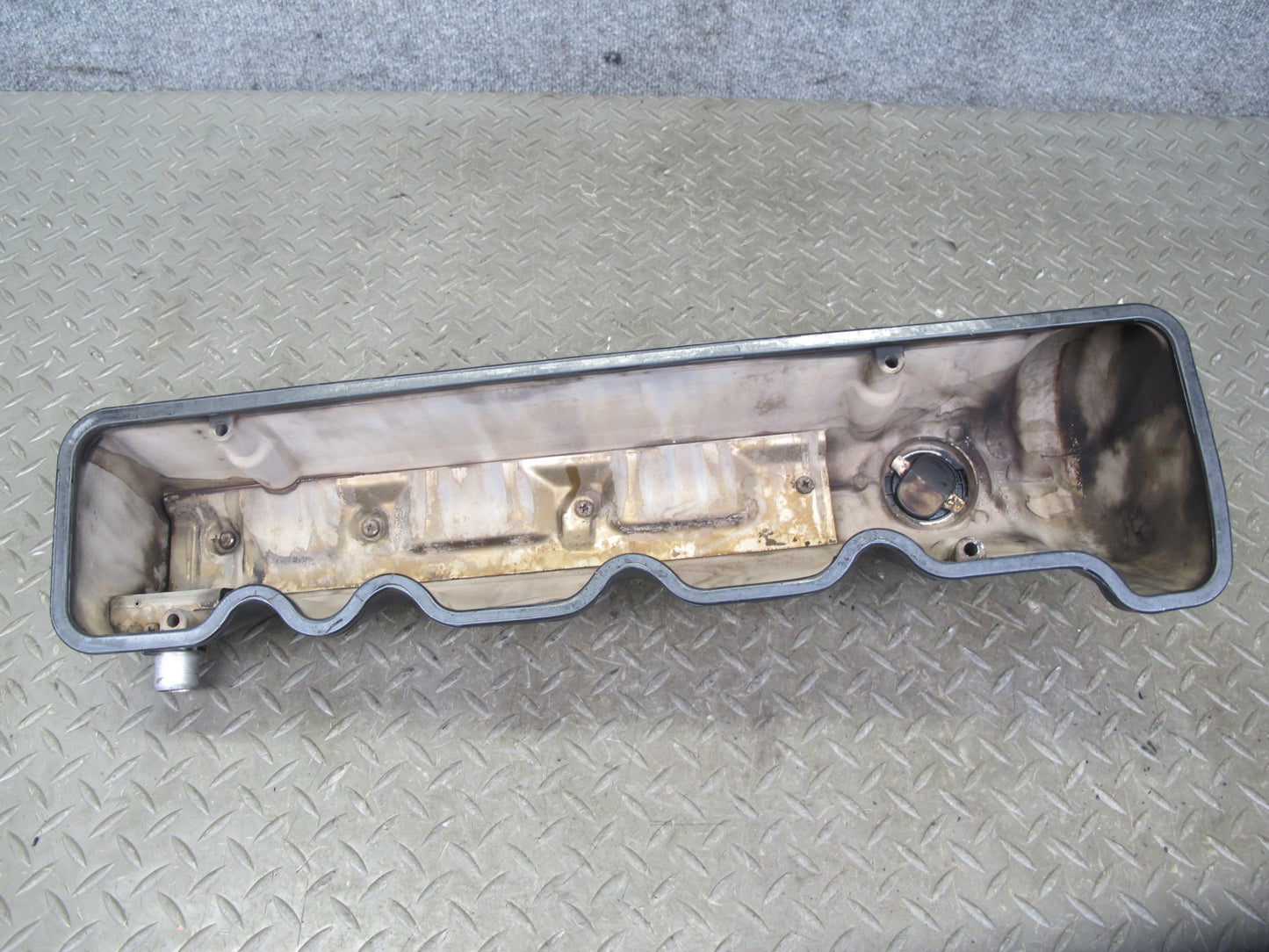 86-91 Mercedes W126 560SEC 560SEL Right Cylinder Head Valve Cover OEM