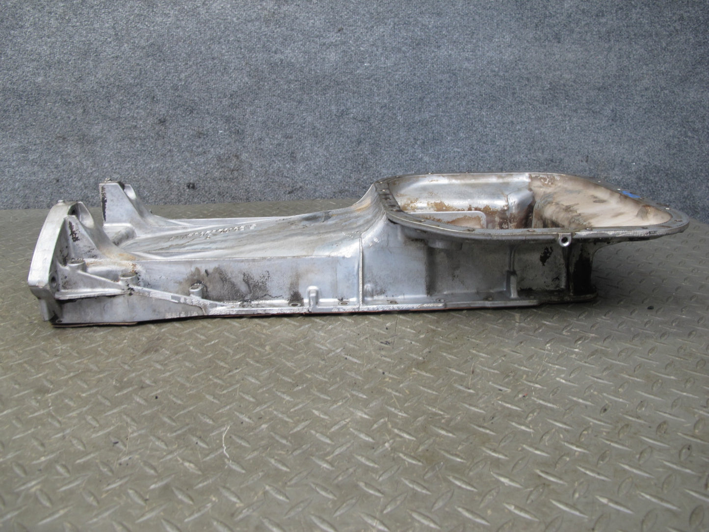 86-91 Mercedes W126 M117 Engine Motor Upper Oil Pan 1170140002 OEM