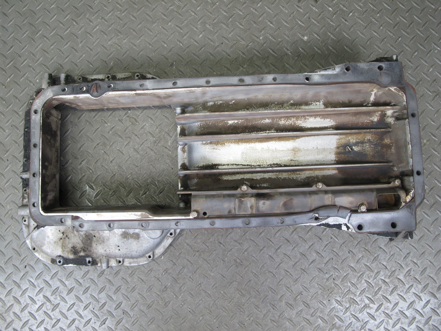 86-91 Mercedes W126 M117 Engine Motor Upper Oil Pan 1170140002 OEM
