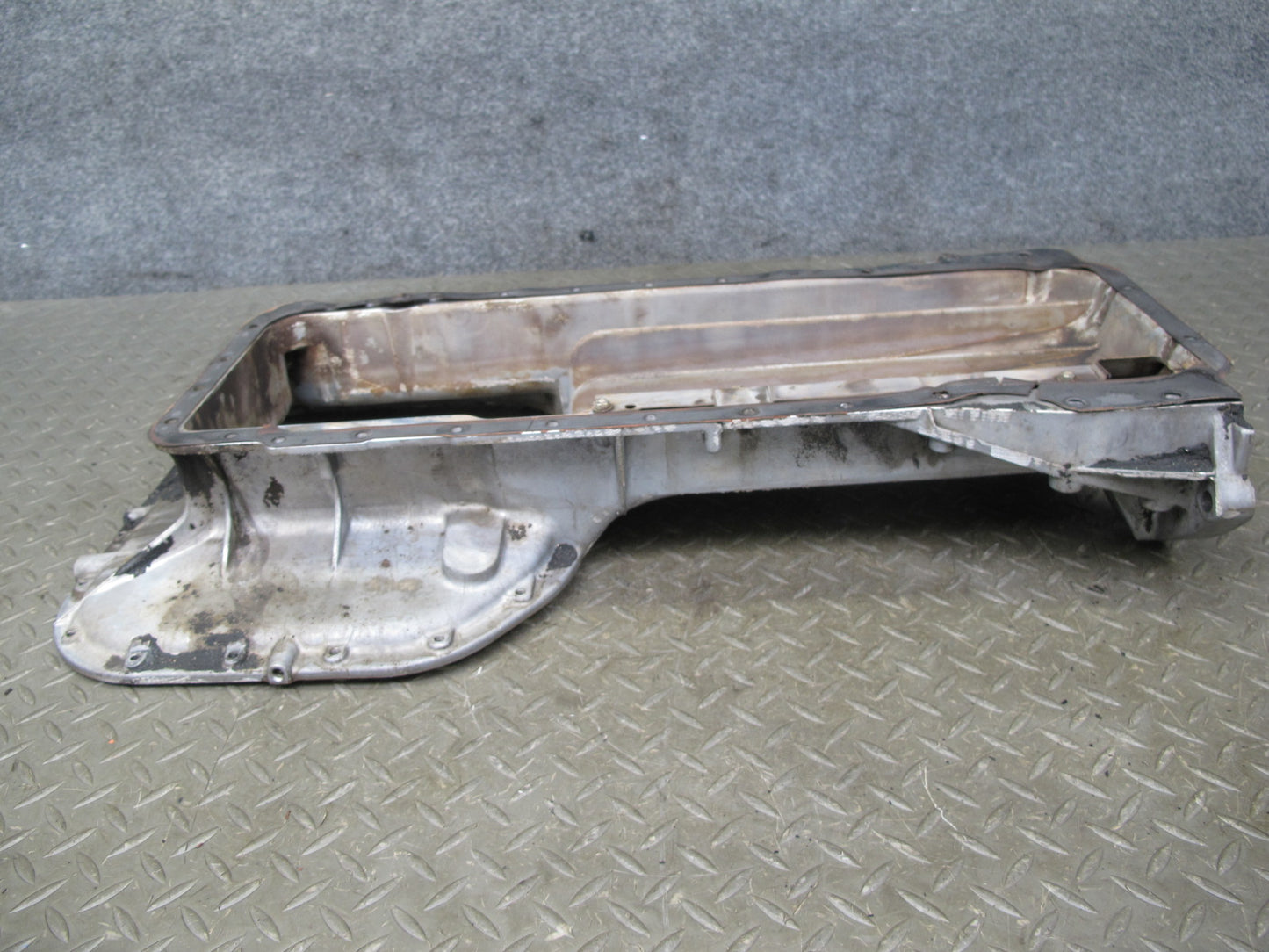 86-91 Mercedes W126 M117 Engine Motor Upper Oil Pan 1170140002 OEM