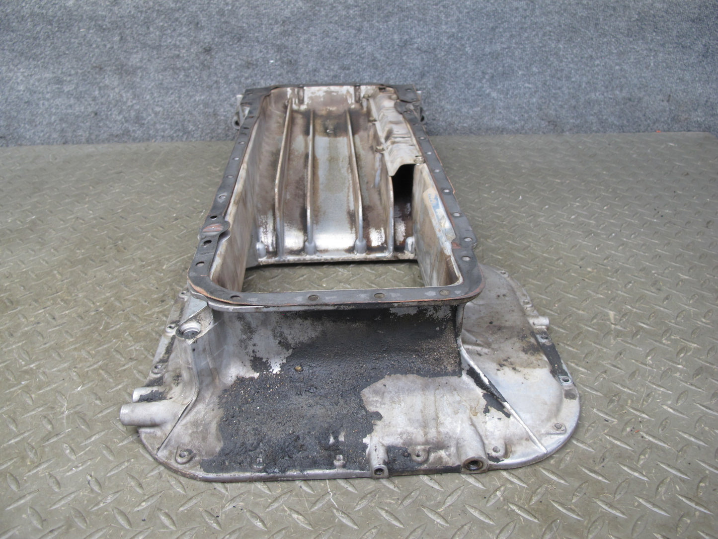 86-91 Mercedes W126 M117 Engine Motor Upper Oil Pan 1170140002 OEM