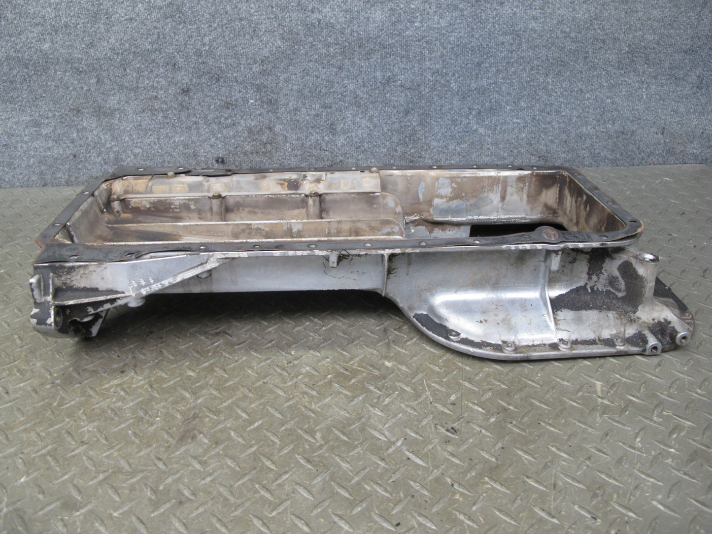 86-91 Mercedes W126 M117 Engine Motor Upper Oil Pan 1170140002 OEM