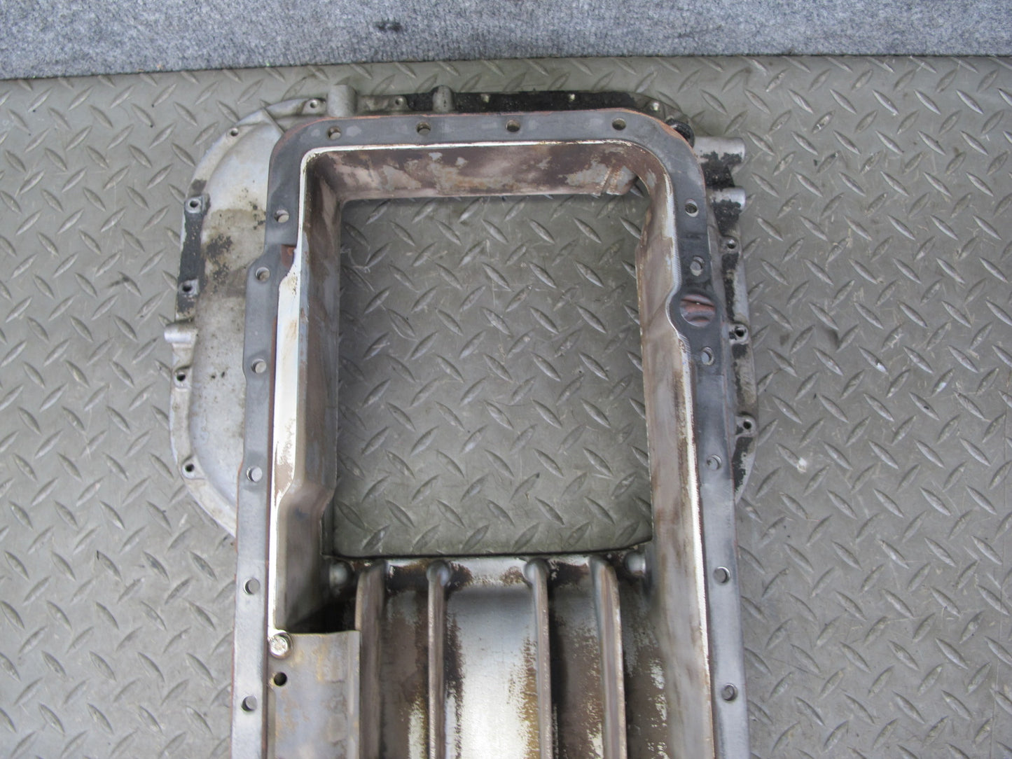 86-91 Mercedes W126 M117 Engine Motor Upper Oil Pan 1170140002 OEM
