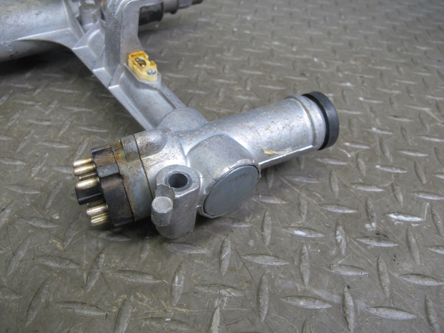 1983-1984 Porsche 928 S Steering Column Shaft Ignition Cylinder Assembly