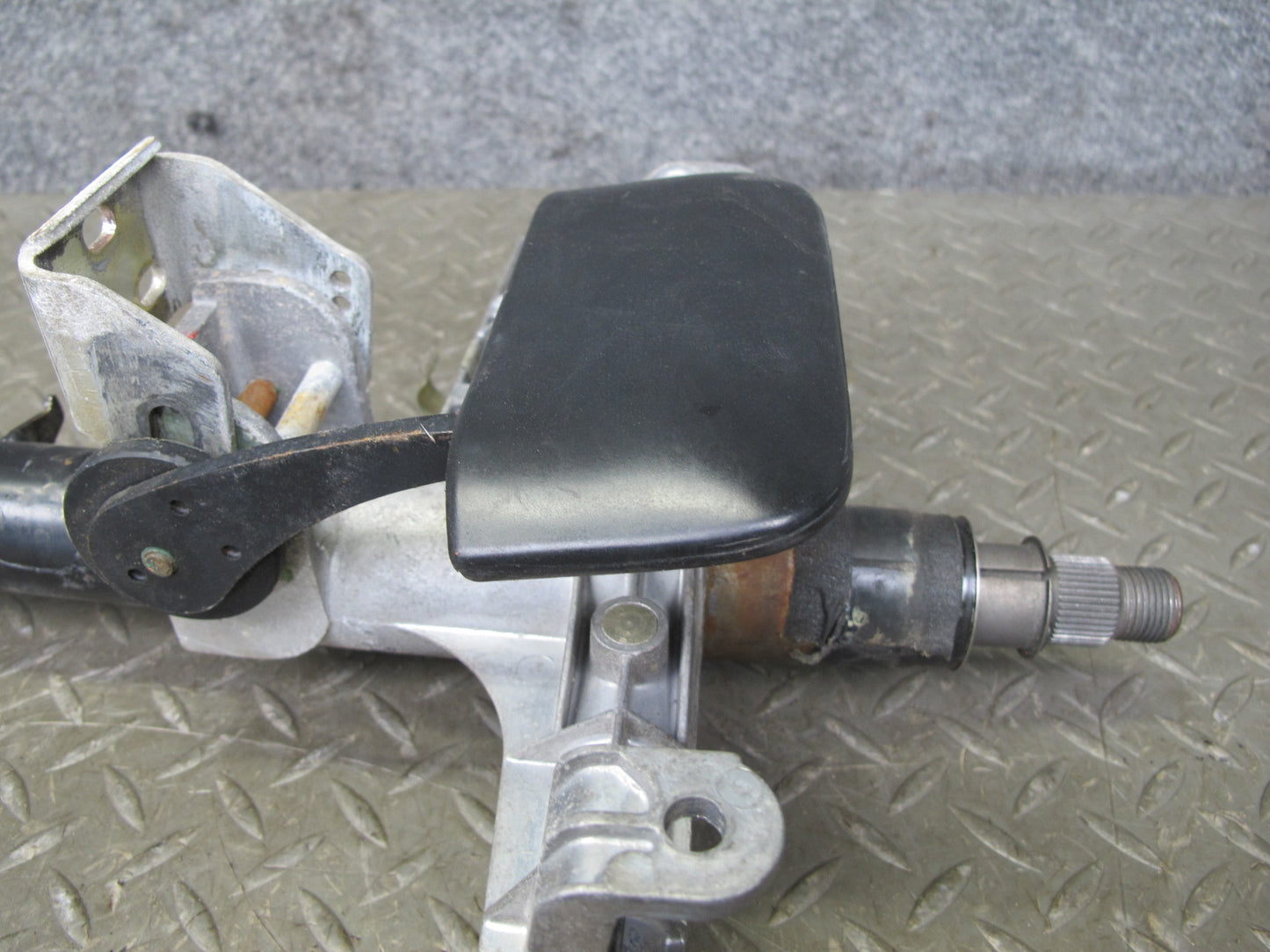 1983-1984 Porsche 928 S Steering Column Shaft Ignition Cylinder Assembly