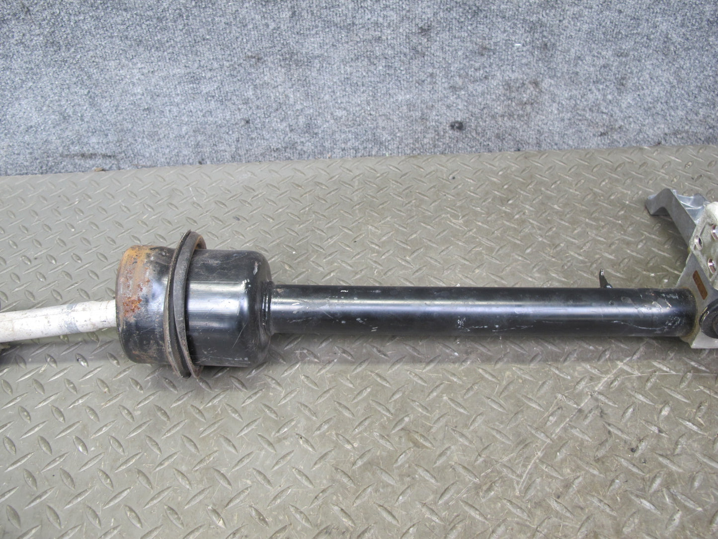 1983-1984 Porsche 928 S Steering Column Shaft Ignition Cylinder Assembly