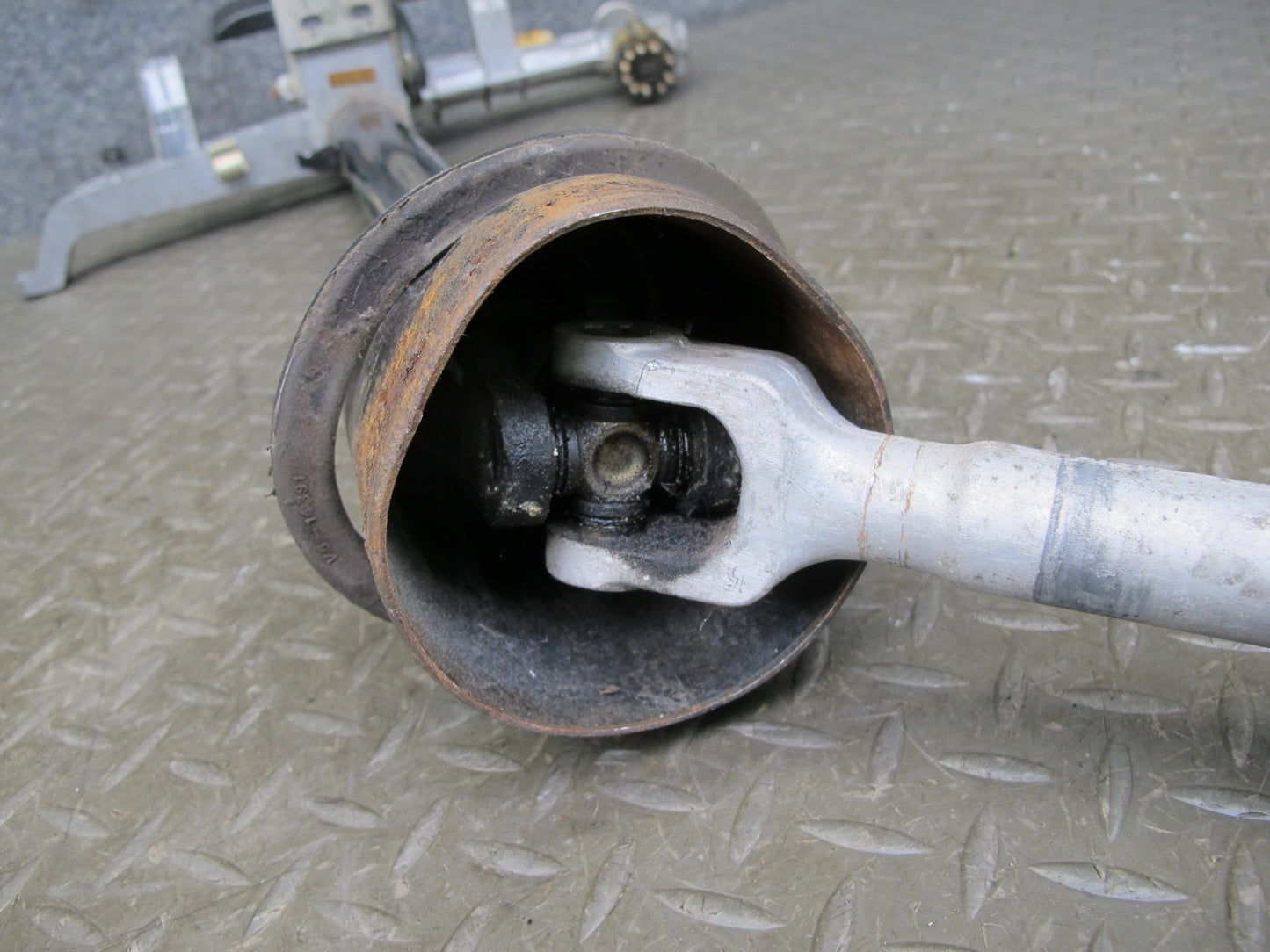 1983-1984 Porsche 928 S Steering Column Shaft Ignition Cylinder Assembly