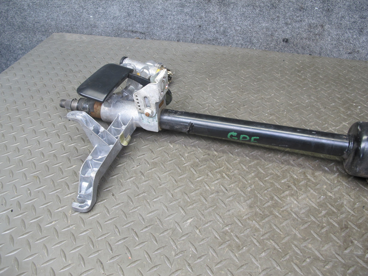 1983-1984 Porsche 928 S Steering Column Shaft Ignition Cylinder Assembly