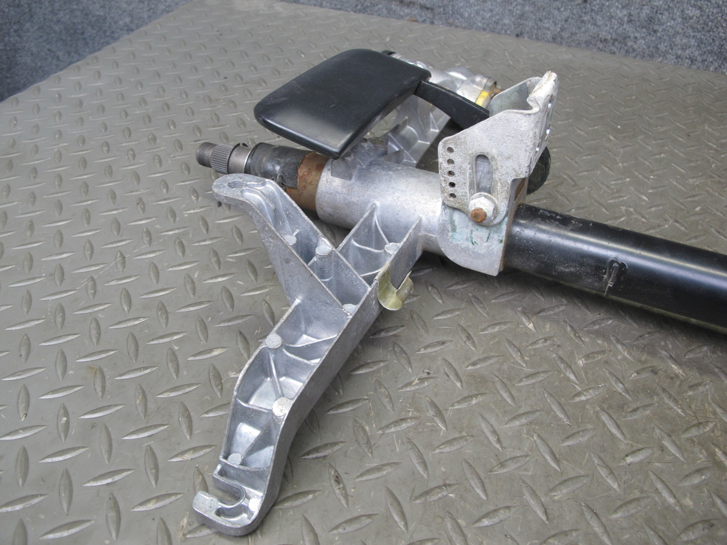 1983-1984 Porsche 928 S Steering Column Shaft Ignition Cylinder Assembly
