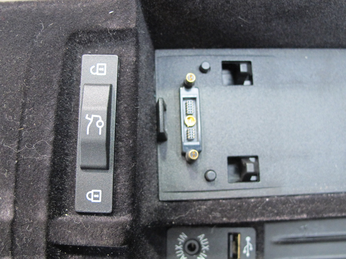 11-16 BMW F07 F10 5-SERIES Center Console Armrest Storage AUX Lighter Socket OEM