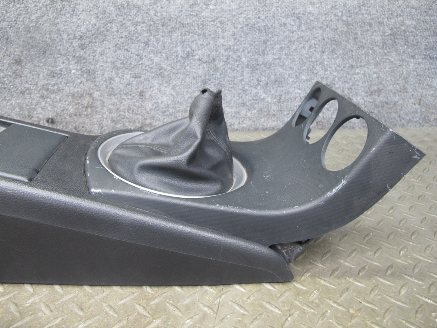 04-05 Nissan 350Z Z33 M/T Center Console Panel w Shifter Trim & Boot Black OEM