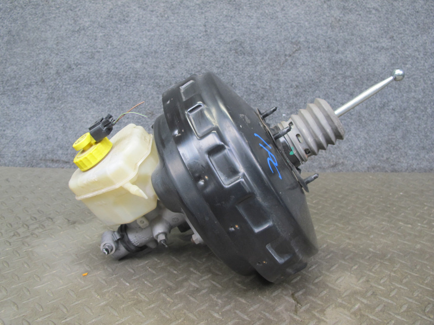 2008-2010 Porsche Cayenne 957 Power Brake Booster W/ Master Cylinder