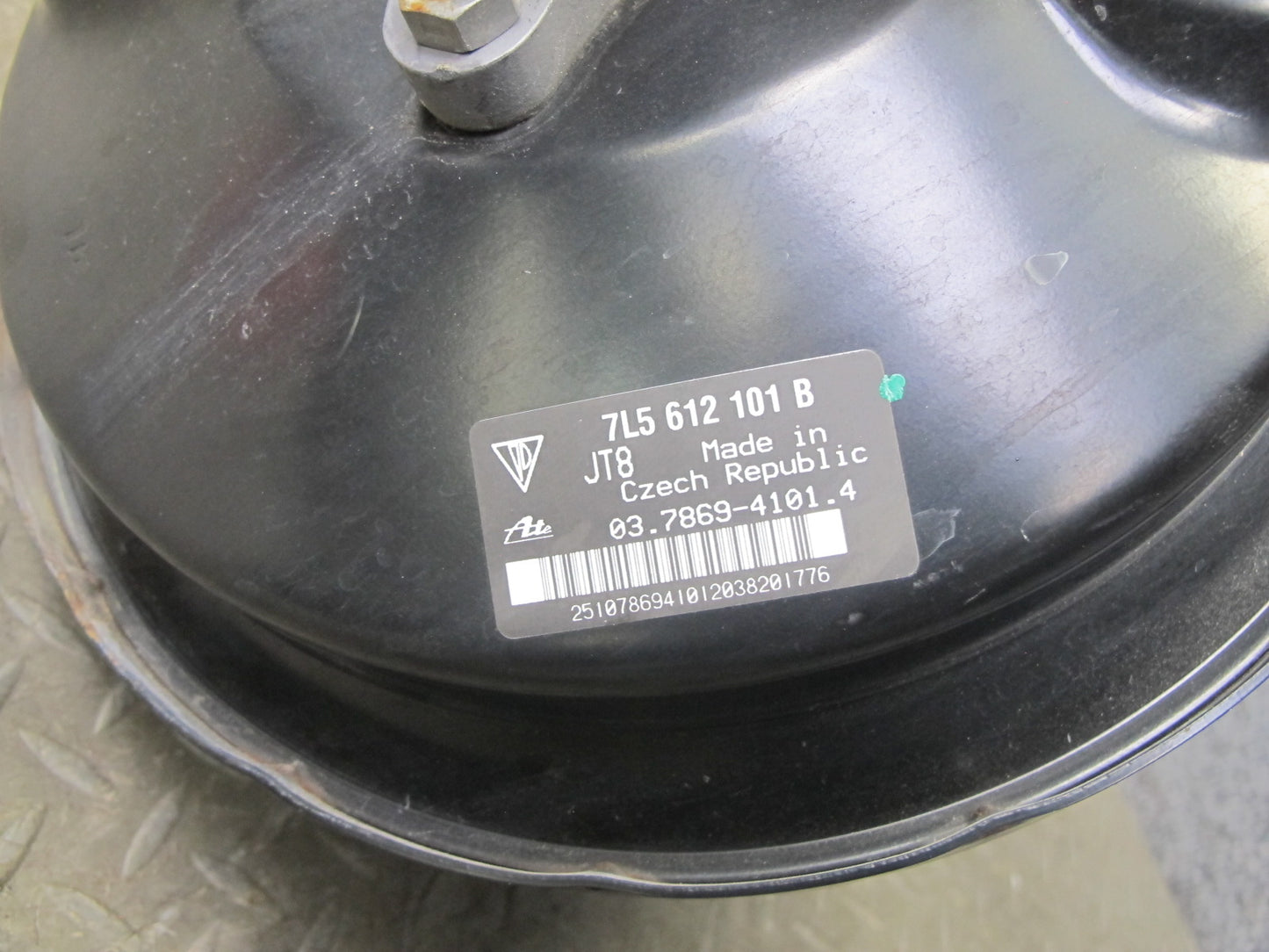 2008-2010 Porsche Cayenne 957 Power Brake Booster W/ Master Cylinder