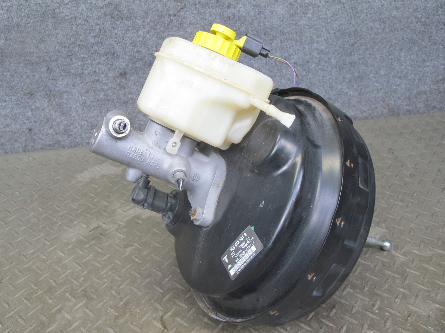 2008-2010 Porsche Cayenne 957 Power Brake Booster W/ Master Cylinder