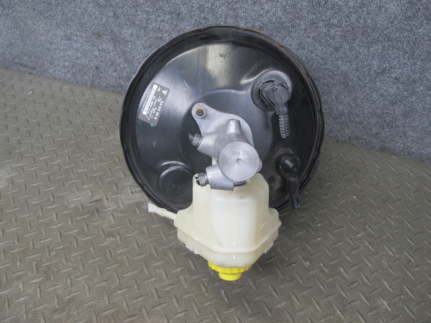 2008-2010 Porsche Cayenne 957 Power Brake Booster W/ Master Cylinder