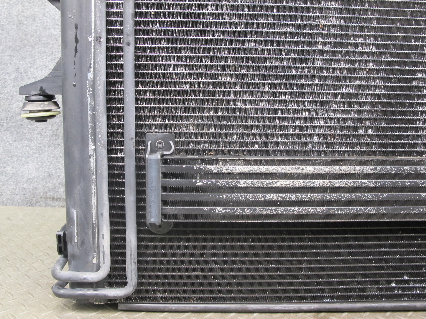 08-10 Porsche Cayenne 957 GTS Engine Cooling Radiator A/C Condenser Fan Shroud