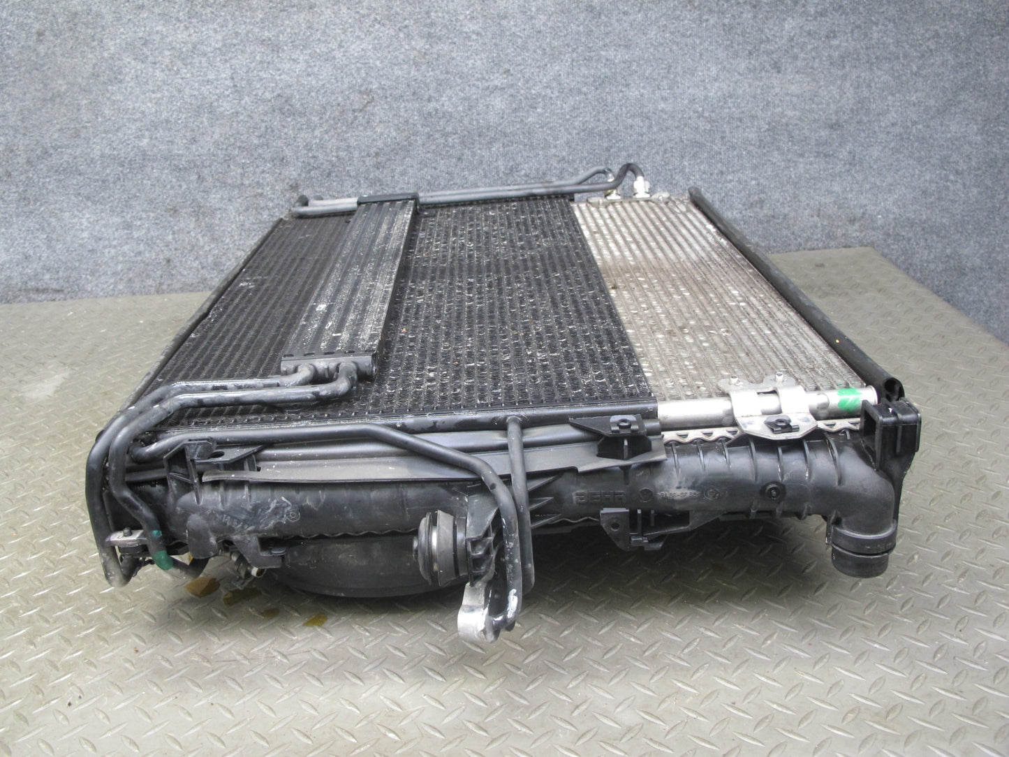 08-10 Porsche Cayenne 957 GTS Engine Cooling Radiator A/C Condenser Fan Shroud