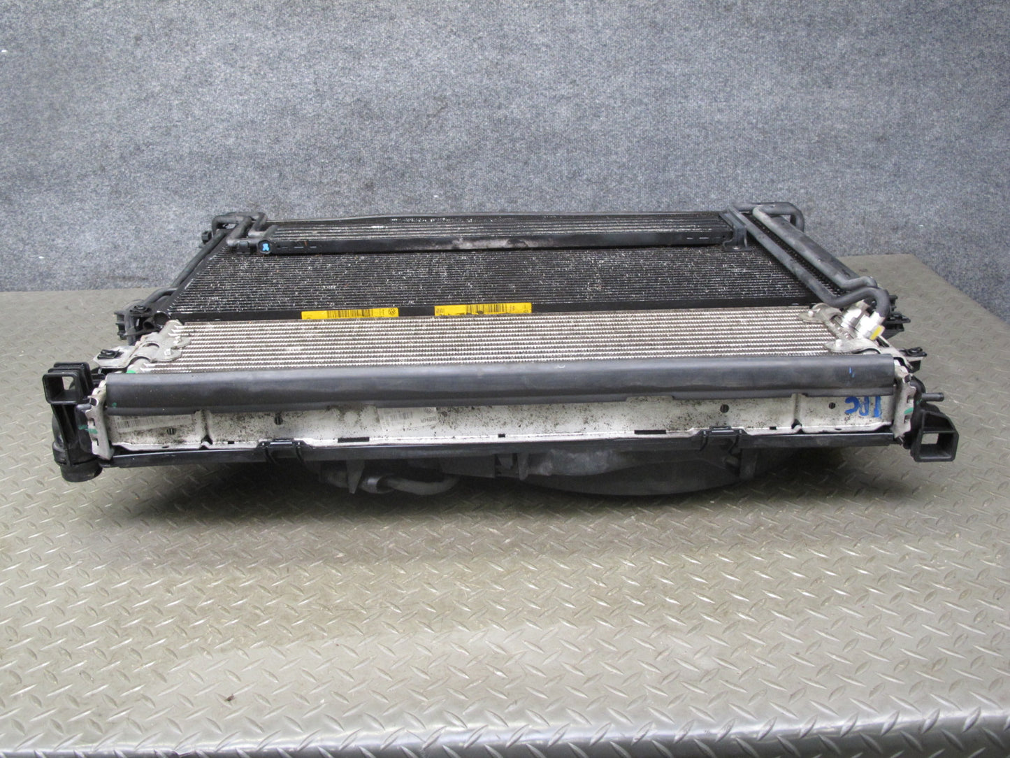 08-10 Porsche Cayenne 957 GTS Engine Cooling Radiator A/C Condenser Fan Shroud