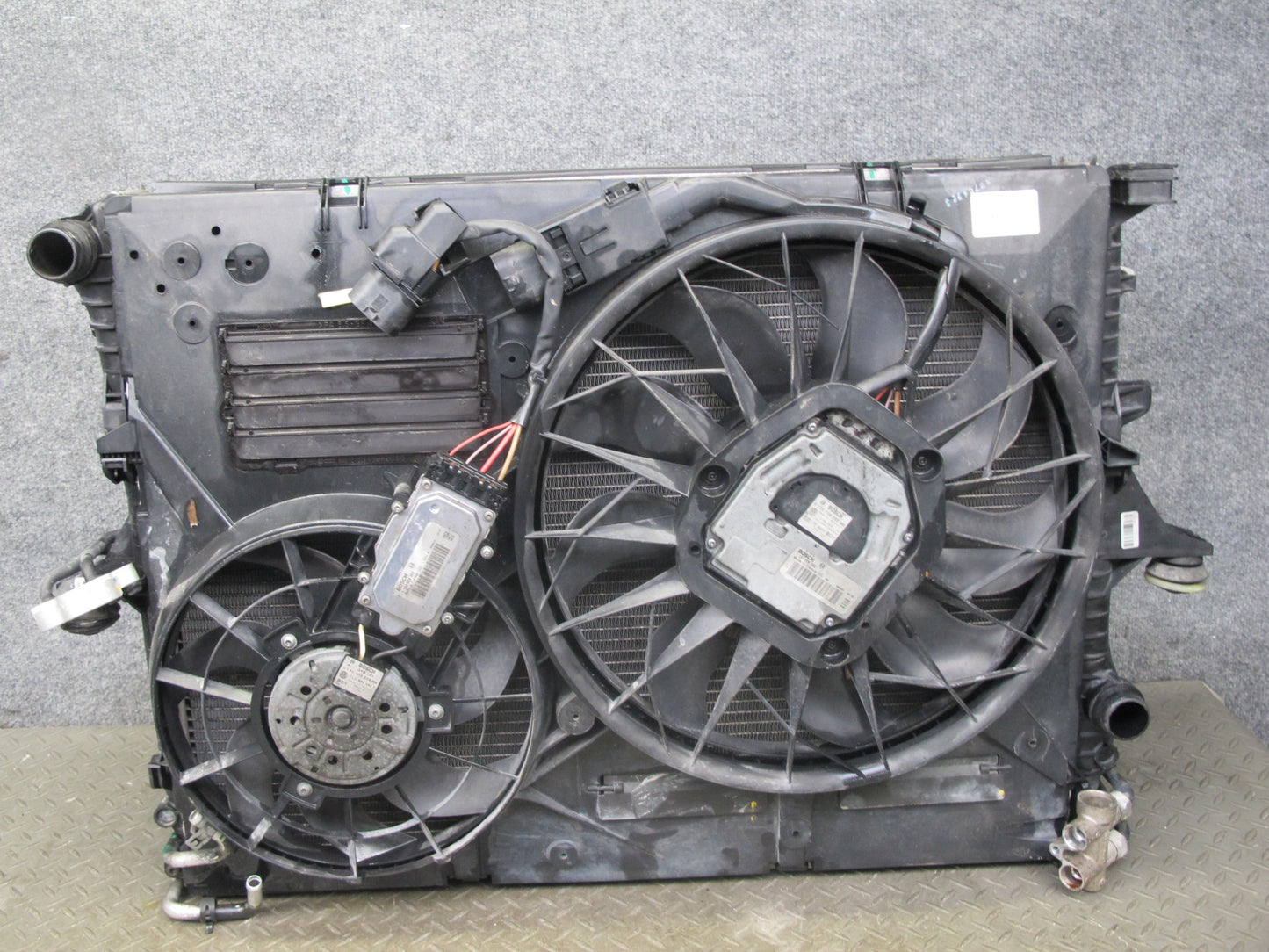 08-10 Porsche Cayenne 957 GTS Engine Cooling Radiator A/C Condenser Fan Shroud