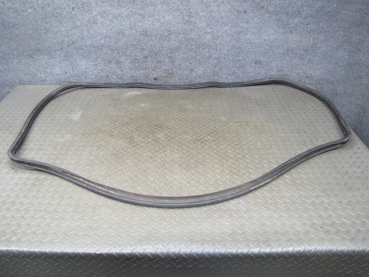 92-96 Lexus UZZ30L SC300 SC400 Rear Trunk Weatherstrip Rubber Seal Gasket OEM