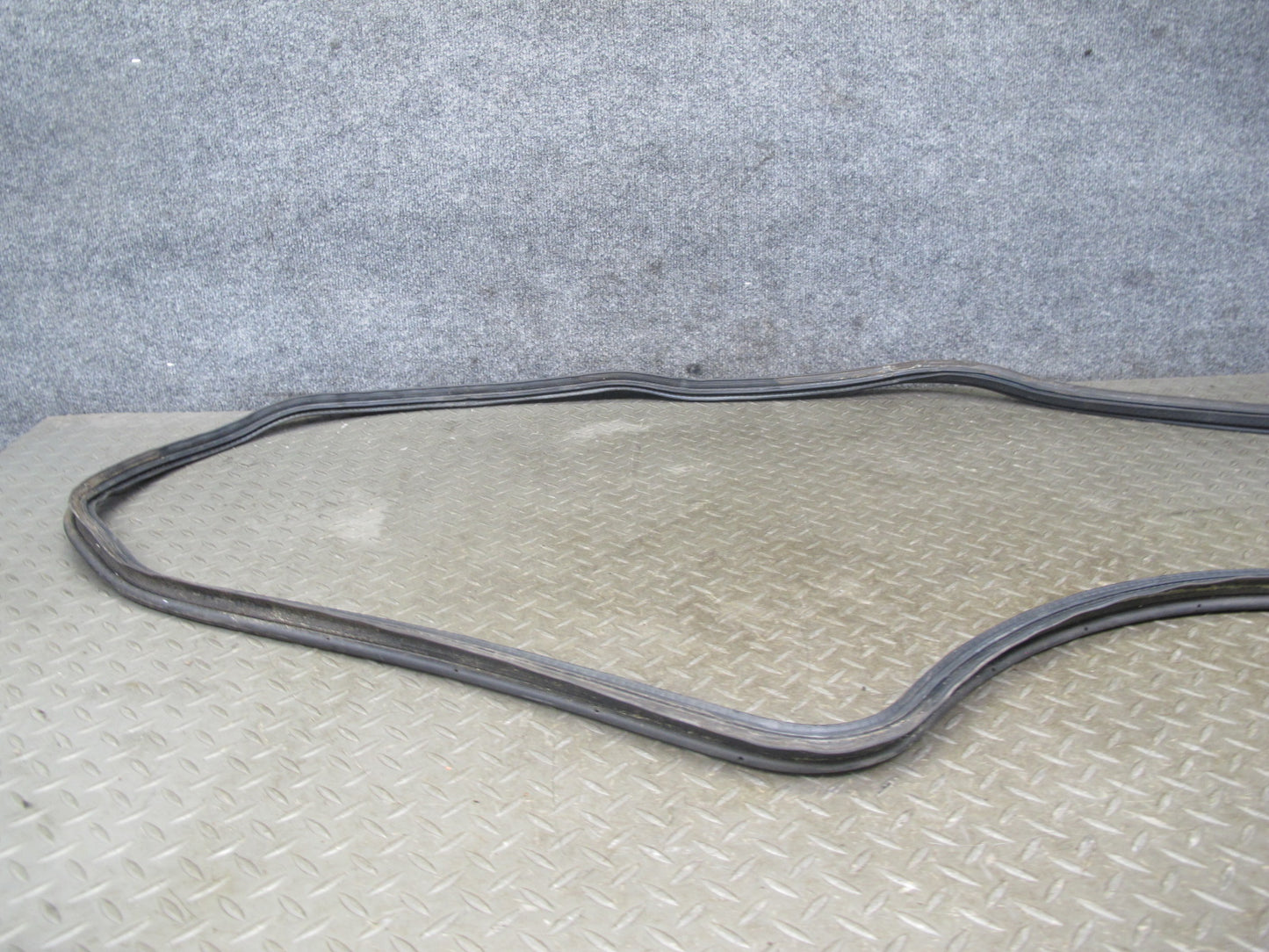 92-96 Lexus UZZ30L SC300 SC400 Rear Trunk Weatherstrip Rubber Seal Gasket OEM