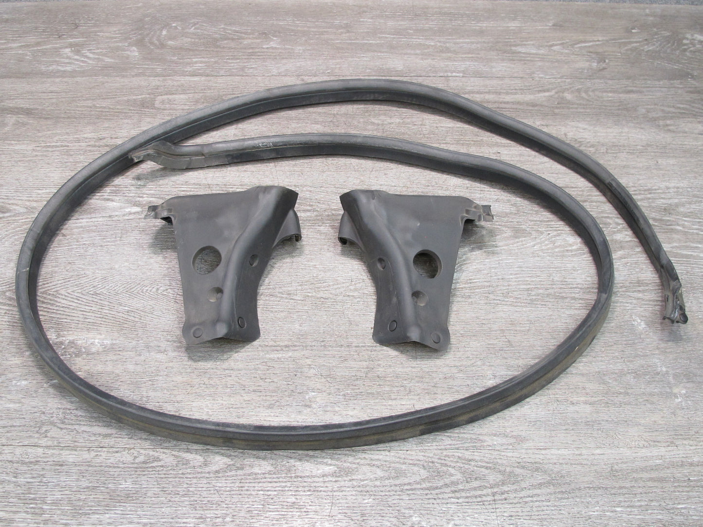 04-09 Nissan 350Z Z33 Convertible TOP Roof Weatherstrip Seal Gasket OEM