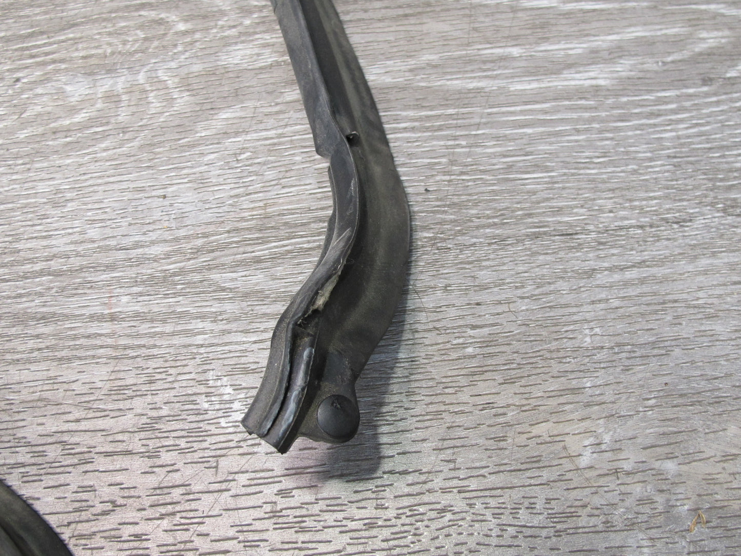 04-09 Nissan 350Z Z33 Convertible TOP Roof Weatherstrip Seal Gasket OEM