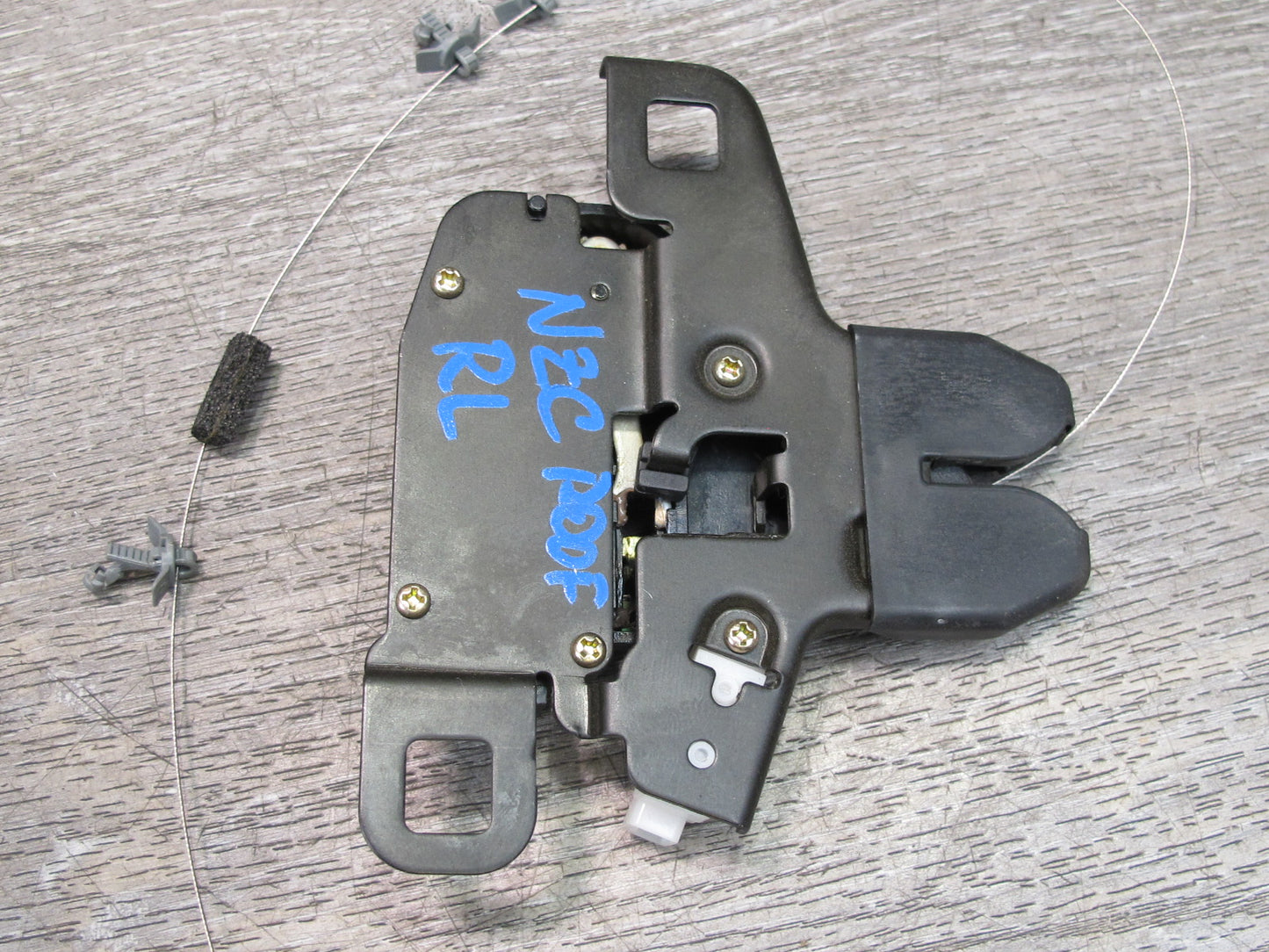 04-06 Nissan 350Z Z33 Convertible Left & Right Tonneau Lid Cover Lock Latch OEM