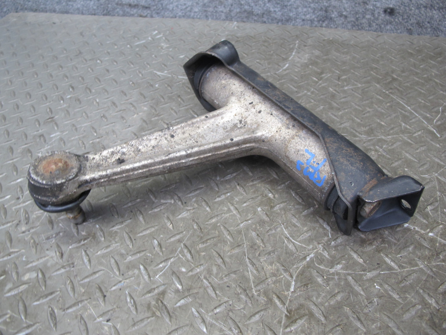 94-99 Mercedes W140 Set of 2 Front Left & Right Upper Control Arm OEM