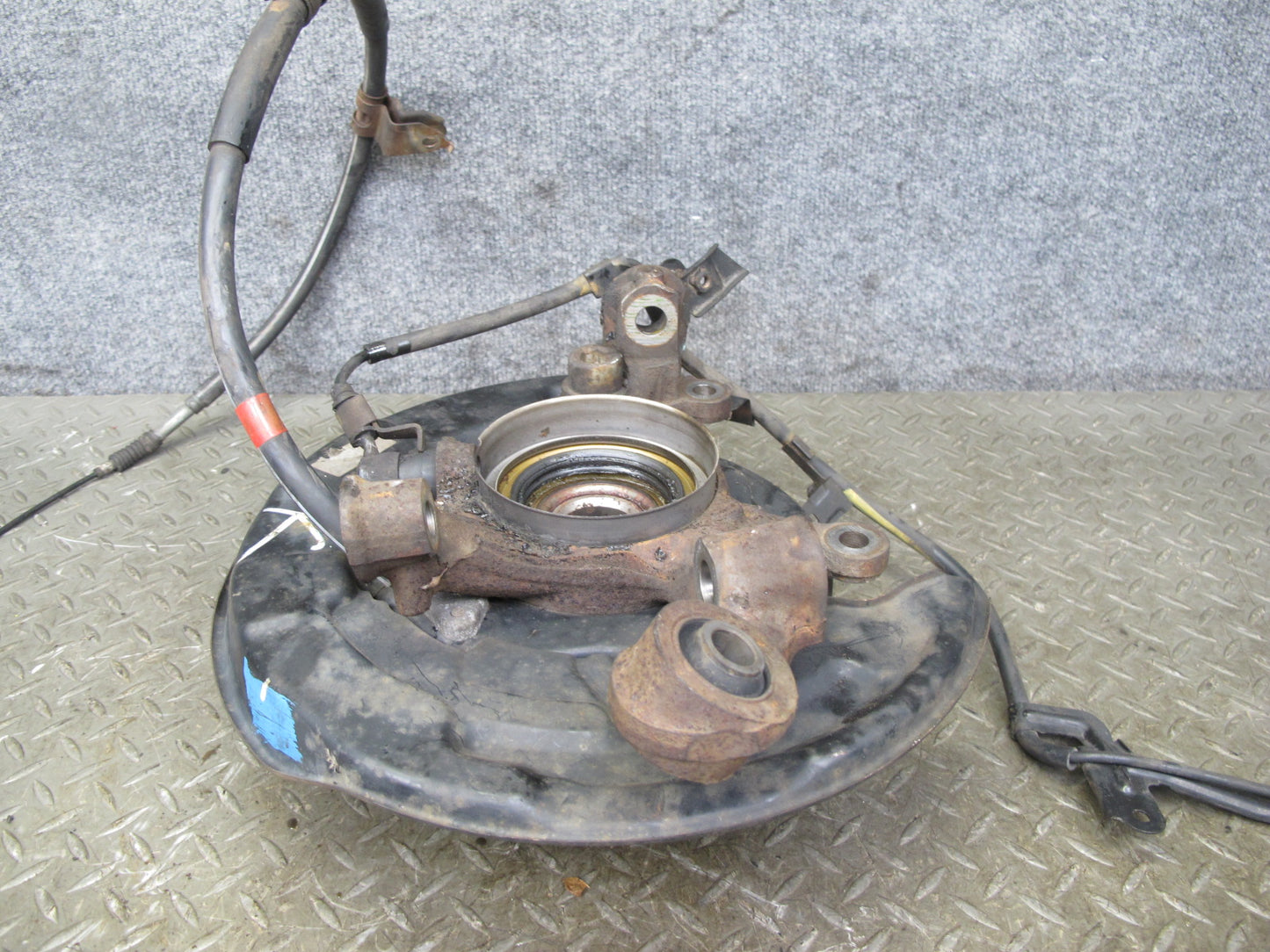 92-00 Lexus UZZ30L SC300 SC400 RWD Rear Right Spindle Knuckle Wheel Hub OEM