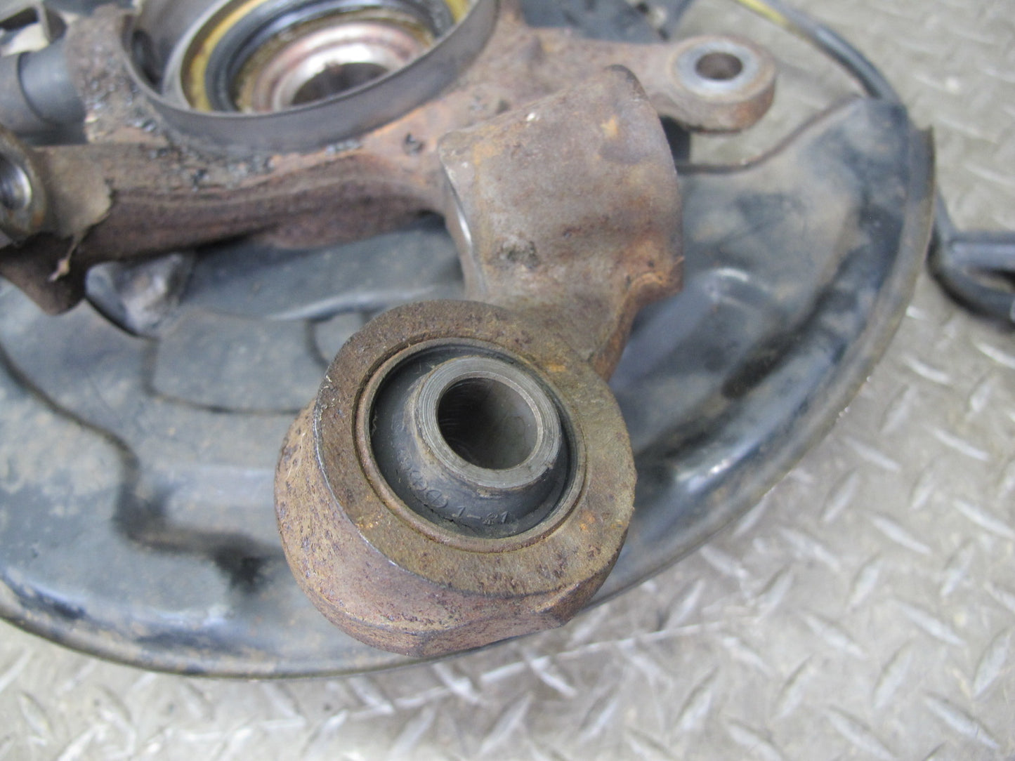 92-00 Lexus UZZ30L SC300 SC400 RWD Rear Right Spindle Knuckle Wheel Hub OEM