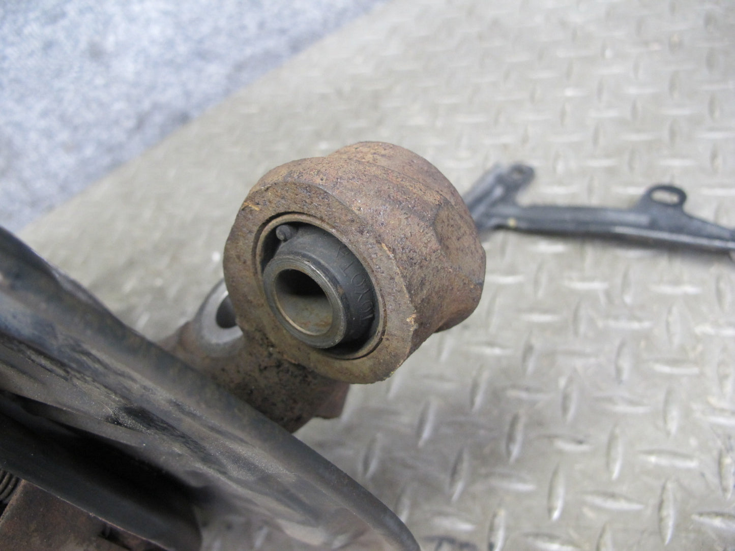 92-00 Lexus UZZ30L SC300 SC400 RWD Rear Right Spindle Knuckle Wheel Hub OEM