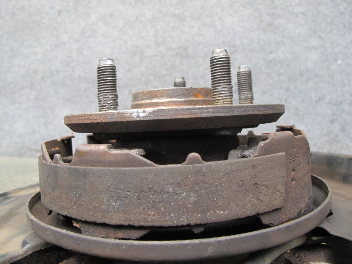92-00 Lexus UZZ30L SC300 SC400 RWD Rear Left Spindle Knuckle Wheel Hub OEM