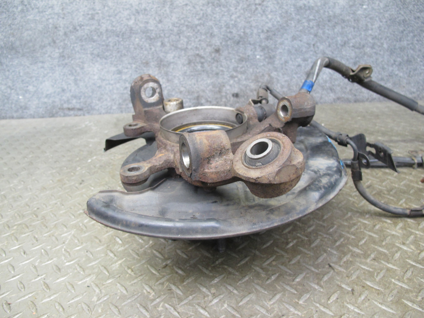 92-00 Lexus UZZ30L SC300 SC400 RWD Rear Left Spindle Knuckle Wheel Hub OEM