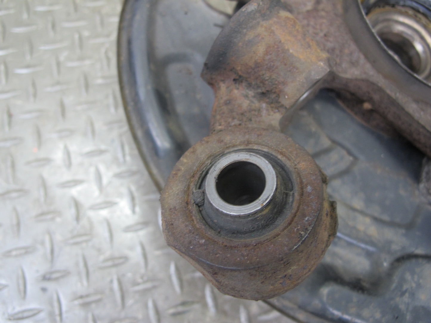 92-00 Lexus UZZ30L SC300 SC400 RWD Rear Left Spindle Knuckle Wheel Hub OEM