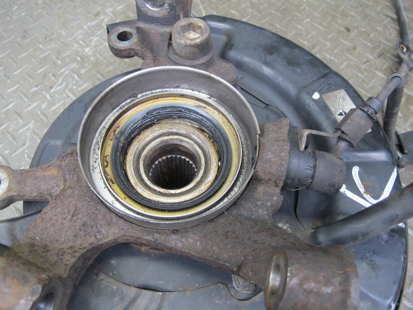 92-00 Lexus UZZ30L SC300 SC400 RWD Rear Left Spindle Knuckle Wheel Hub OEM