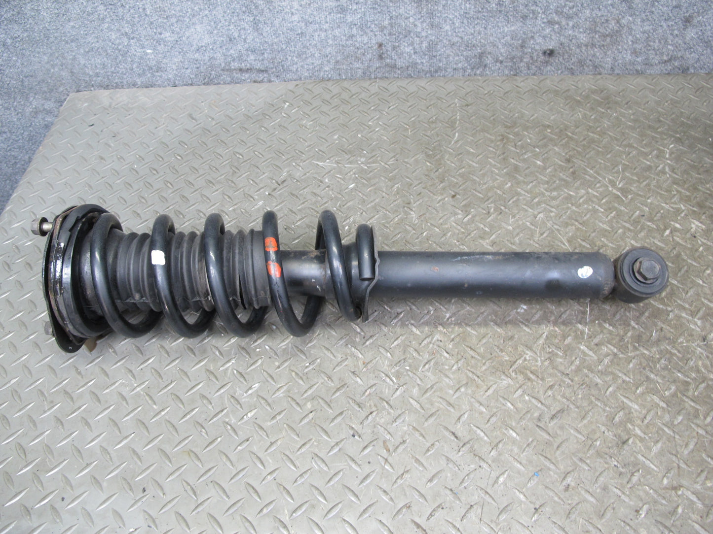 94-96 Lexus UZZ30L SC400 Set of 2 Front Left & Right Strut Shock Absorber OEM