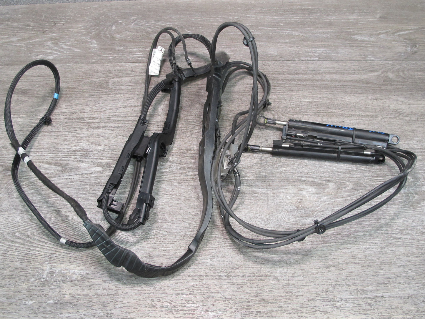 07-12 Mercedes R230 Sl-class Trunk Lift Assist Cylinder Pipe Line Wiring Set OEM