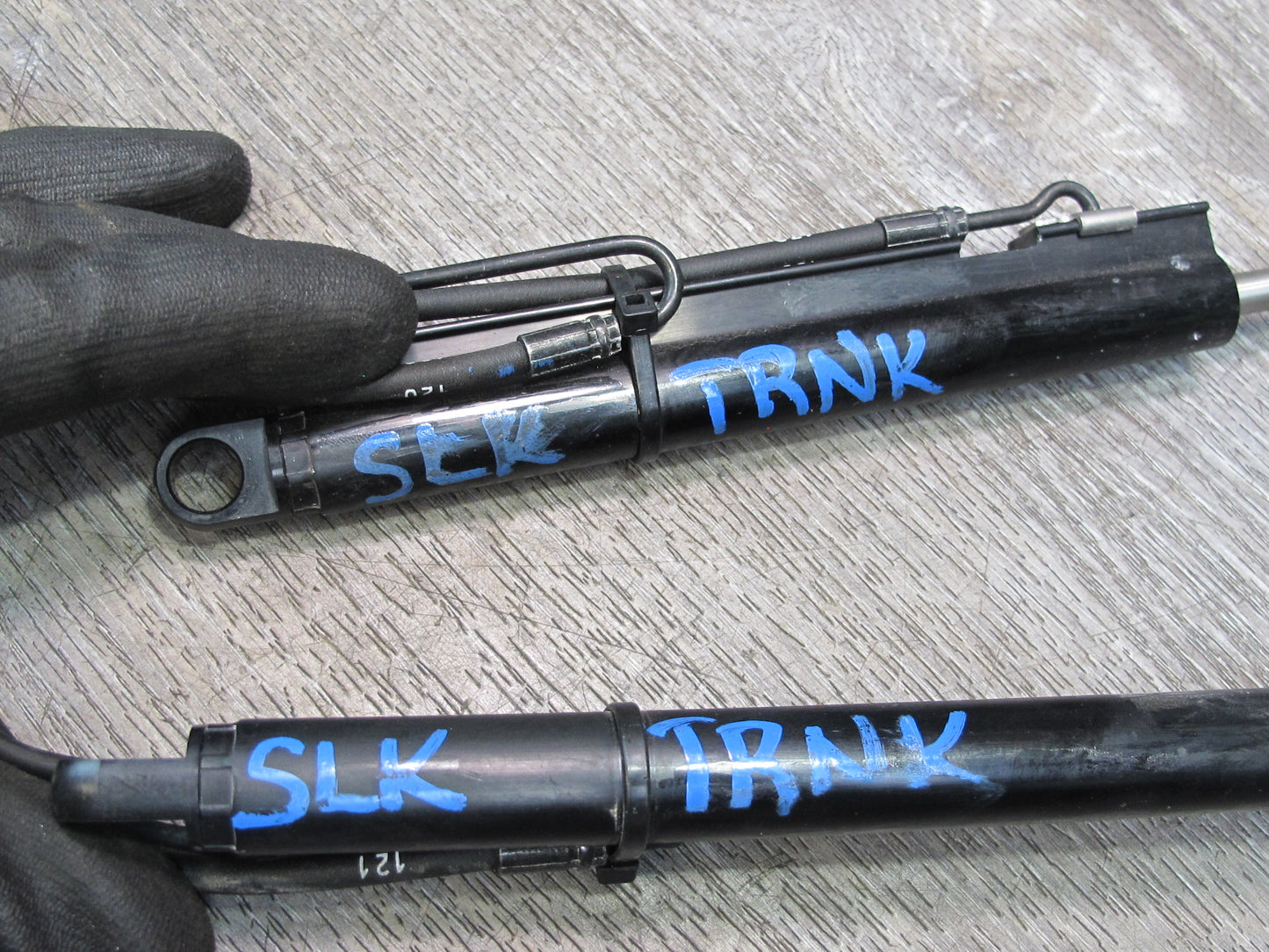 07-12 Mercedes R230 Sl-class Trunk Lift Assist Cylinder Pipe Line Wiring Set OEM