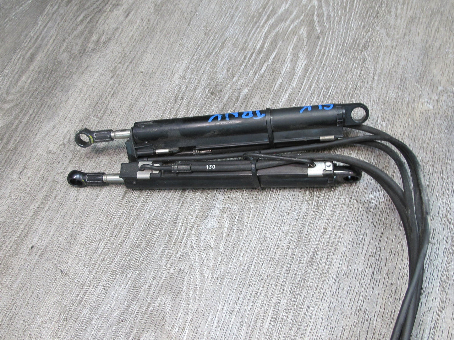 07-12 Mercedes R230 Sl-class Trunk Lift Assist Cylinder Pipe Line Wiring Set OEM